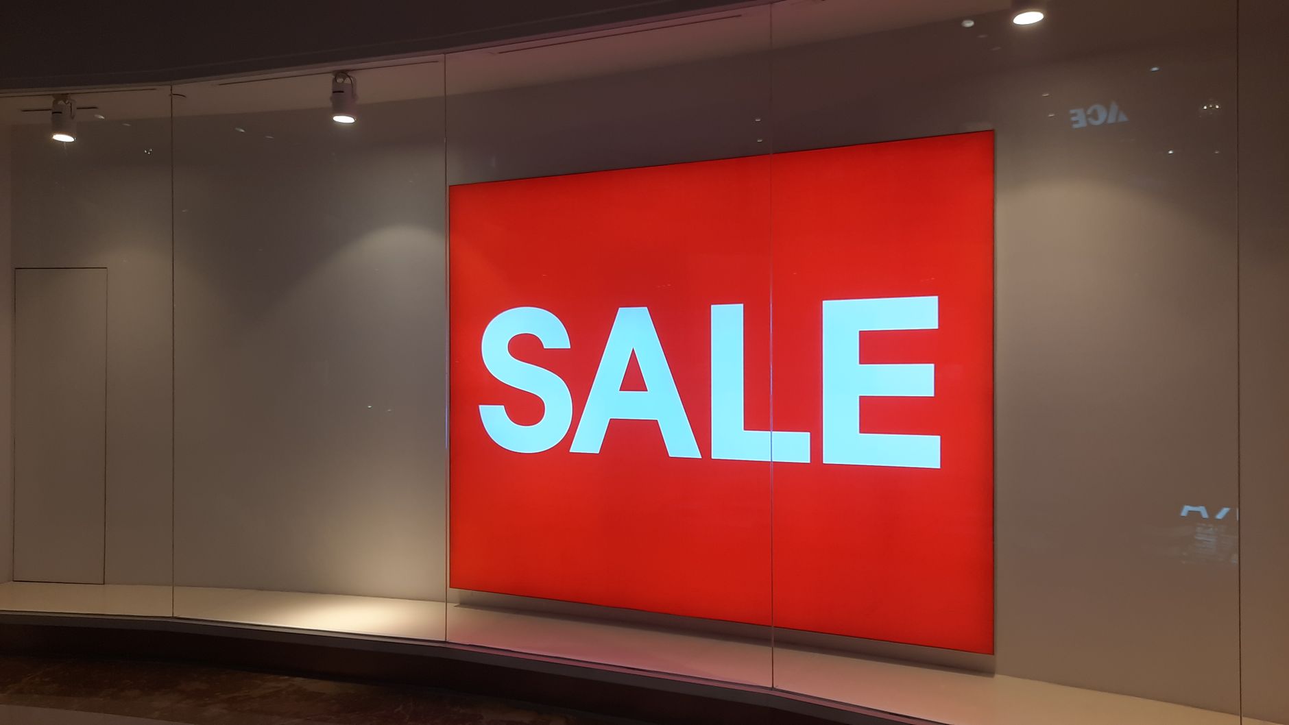 Lee más sobre el artículo Backlit y frontlit: materiales para cajas de luz y lightboxes