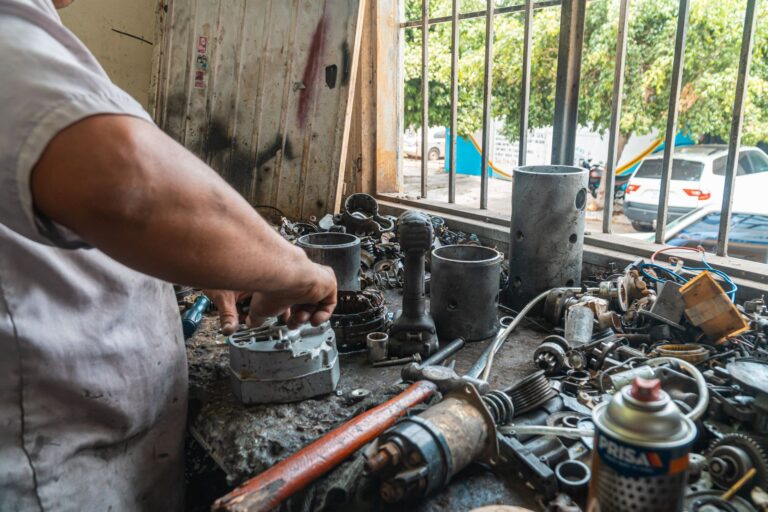 Lee más sobre el artículo Insumos esenciales para taller de rotulación: qué comprar primero