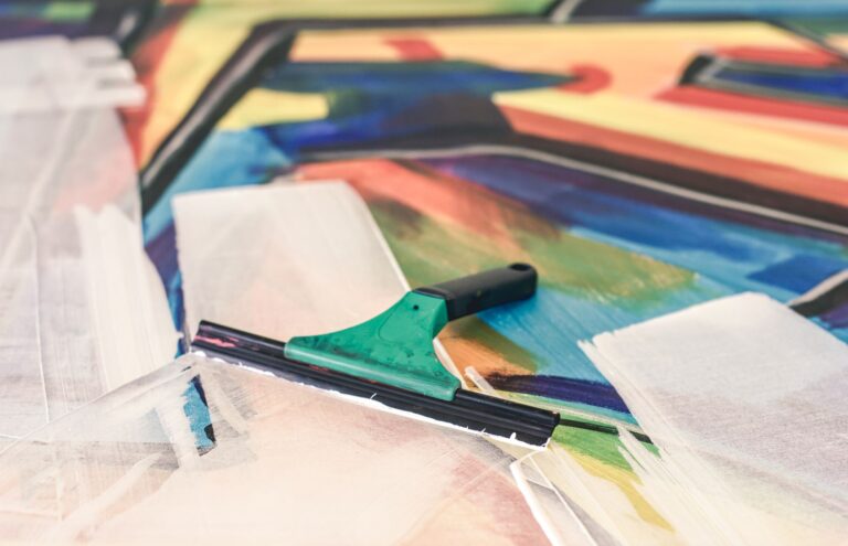 Lee más sobre el artículo Preparación de superficies antes de aplicar vinilo: guía práctica