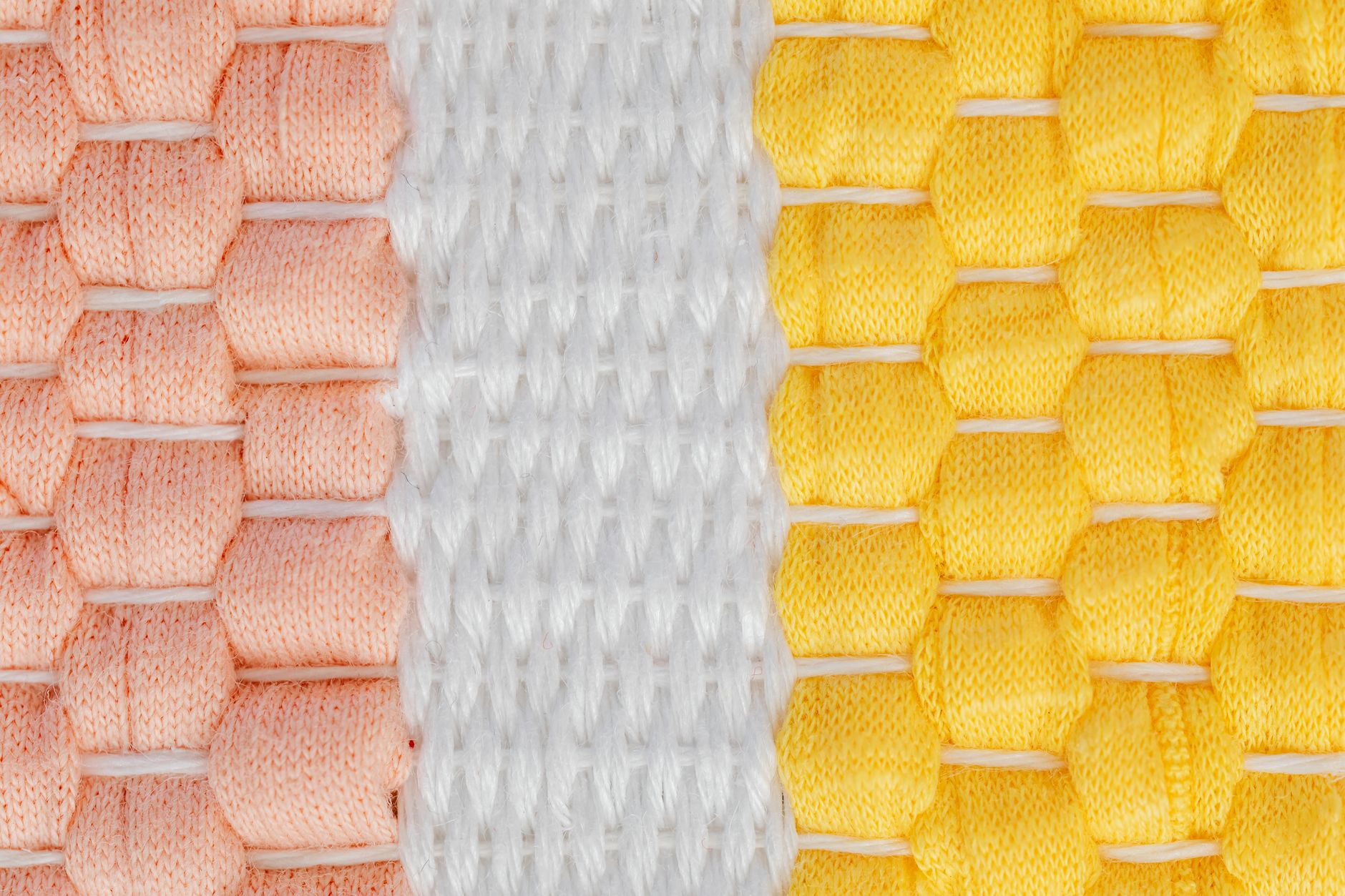 Lee más sobre el artículo Gráficos textiles en marcos SEG: impresión, borde de silicón e instalación