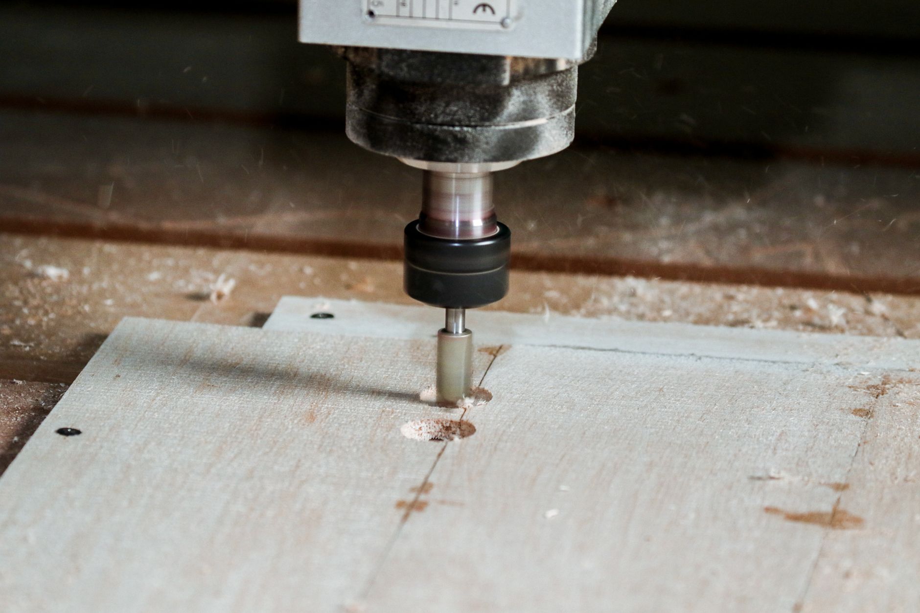 Lee más sobre el artículo Plotter, láser o router CNC: qué materiales corta cada máquina